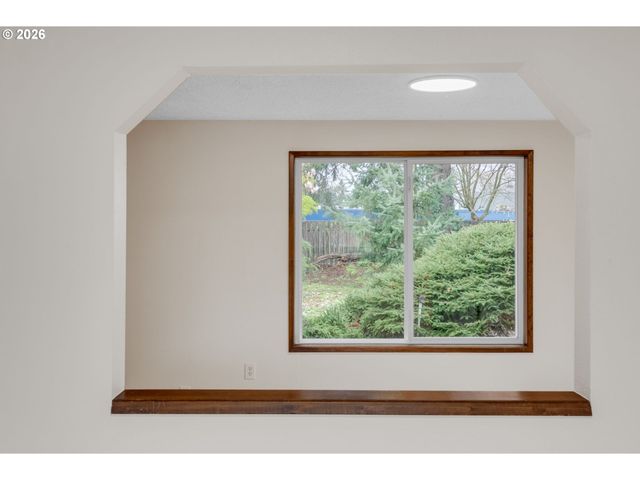 211 Sw ROYAL Ct, Gresham, OR 97030