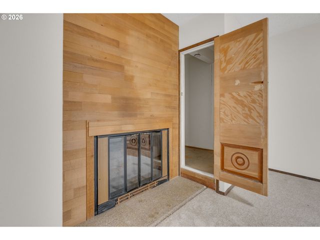 211 Sw ROYAL Ct, Gresham, OR 97030