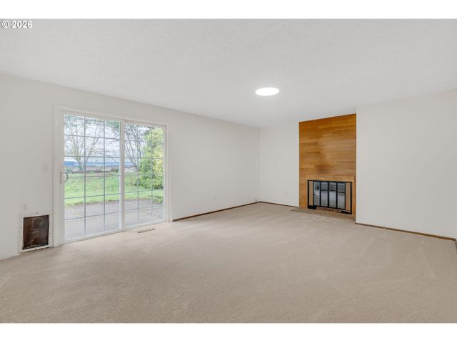 211 Sw ROYAL Ct, Gresham, OR 97030