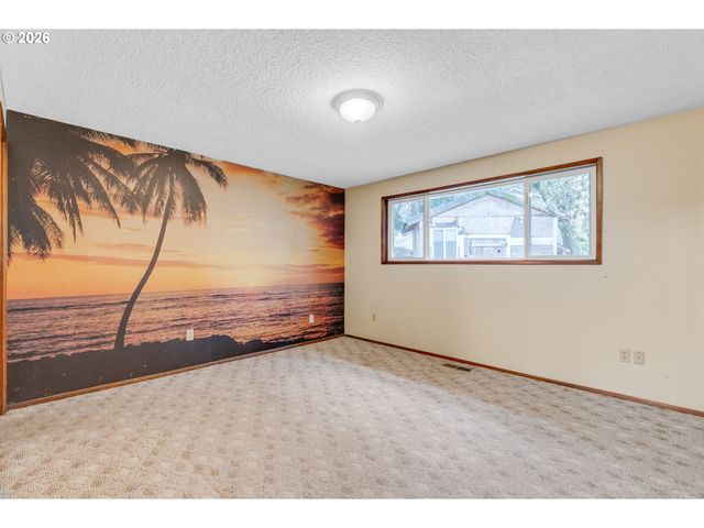 211 Sw ROYAL Ct, Gresham, OR 97030