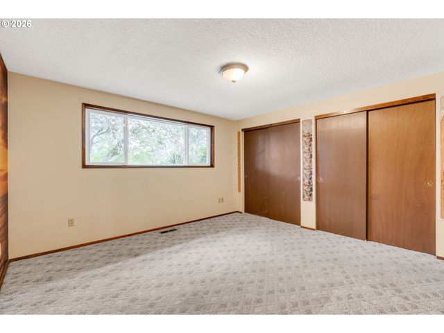 211 Sw ROYAL Ct, Gresham, OR 97030