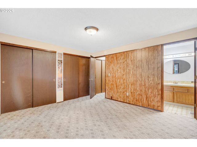 211 Sw ROYAL Ct, Gresham, OR 97030