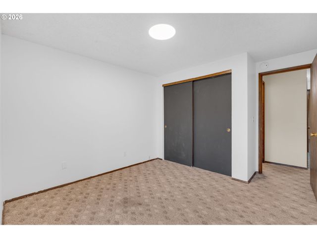 211 Sw ROYAL Ct, Gresham, OR 97030