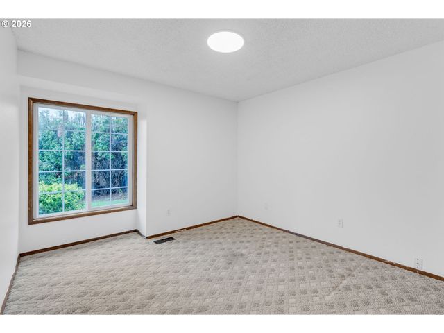 211 Sw ROYAL Ct, Gresham, OR 97030