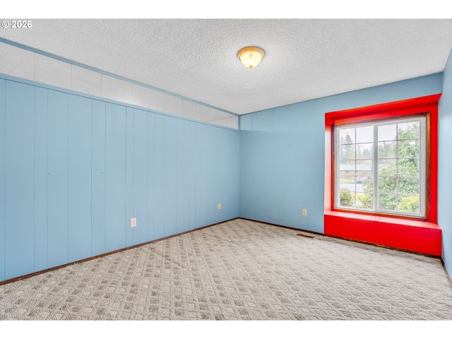 211 Sw ROYAL Ct, Gresham, OR 97030