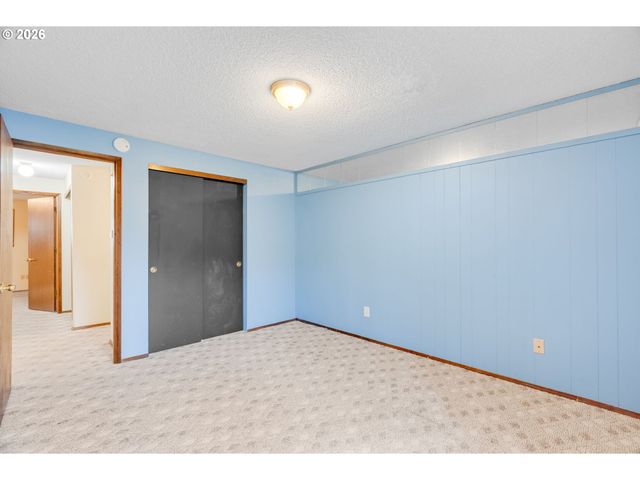 211 Sw ROYAL Ct, Gresham, OR 97030