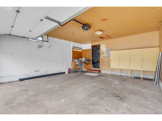 211 Sw ROYAL Ct, Gresham, OR 97030