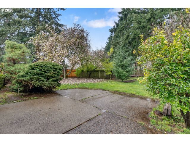 211 Sw ROYAL Ct, Gresham, OR 97030