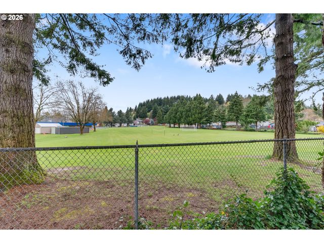 211 Sw ROYAL Ct, Gresham, OR 97030