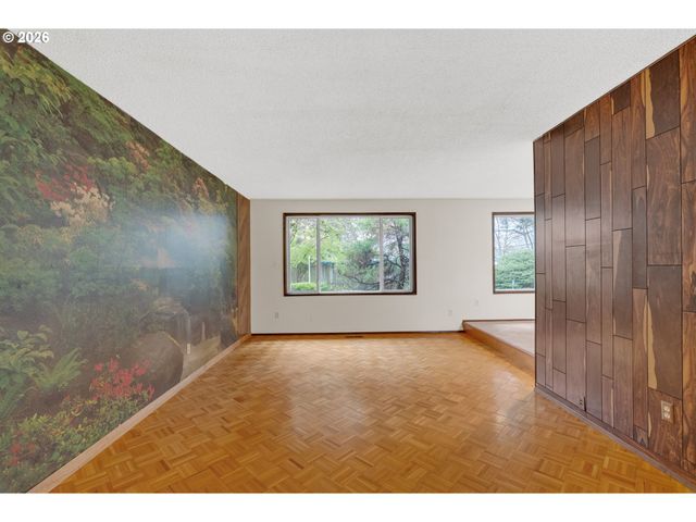 211 Sw ROYAL Ct, Gresham, OR 97030