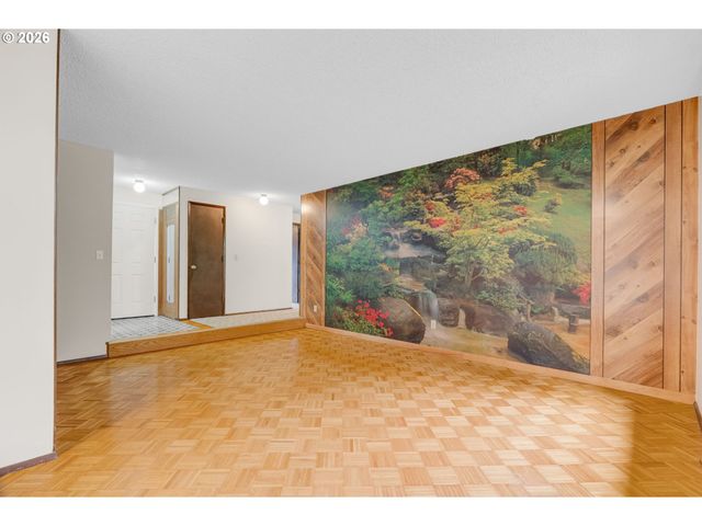 211 Sw ROYAL Ct, Gresham, OR 97030