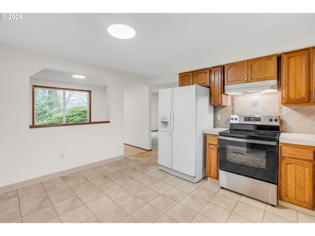 211 Sw ROYAL Ct, Gresham, OR 97030