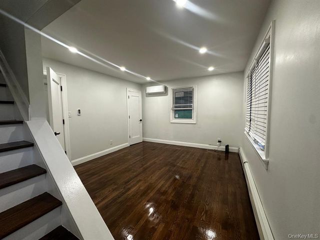 18 Davis Street, Melville, NY 11747