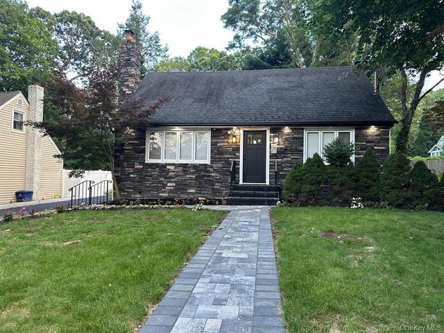 18 Davis Street, Melville, NY 11747