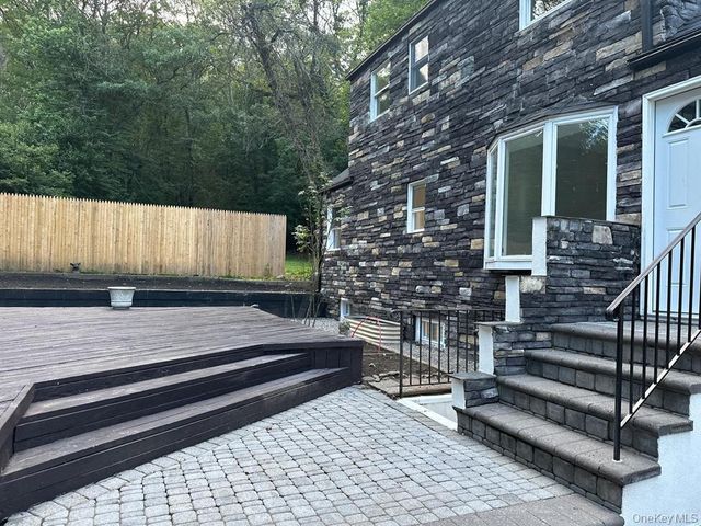 18 Davis Street, Melville, NY 11747