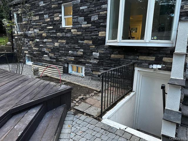 18 Davis Street, Melville, NY 11747