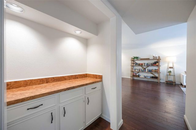 2230 S Piney Point Road 206, Houston, TX 77063