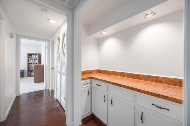 2230 S Piney Point Road 206, Houston, TX 77063