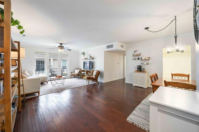 2230 S Piney Point Road 206, Houston, TX 77063