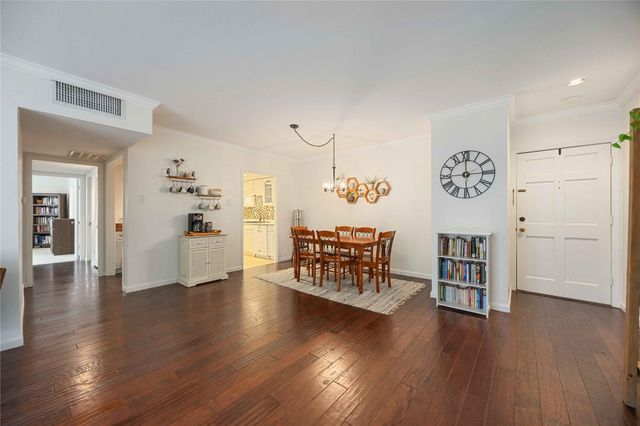 2230 S Piney Point Road 206, Houston, TX 77063