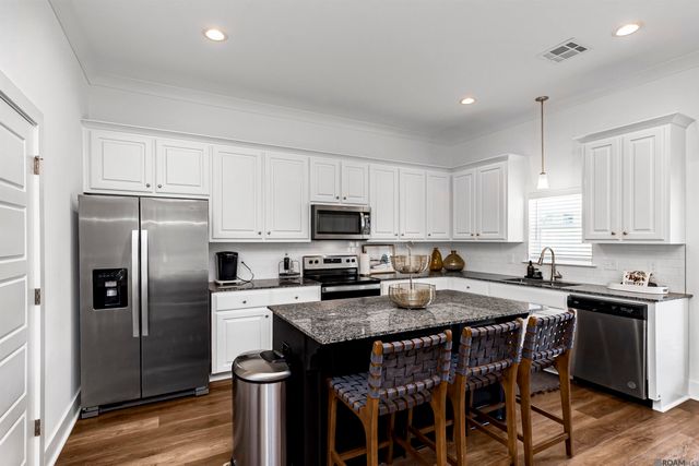 609 Lake Shelf Dr, Baton Rouge, LA 70820