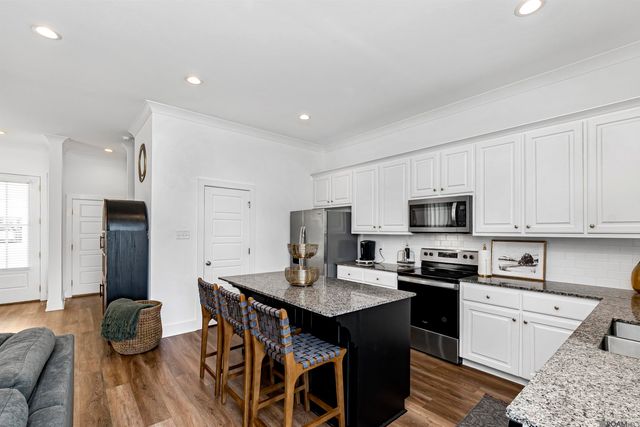 609 Lake Shelf Dr, Baton Rouge, LA 70820