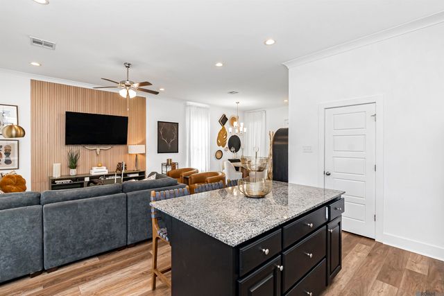 609 Lake Shelf Dr, Baton Rouge, LA 70820