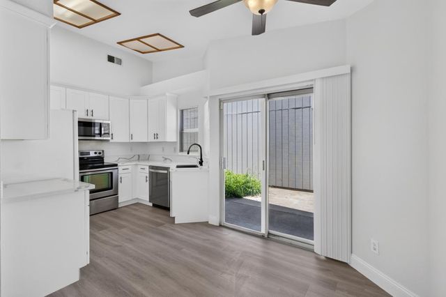3041 Twin Creeks Ln, Rocklin, CA 95677