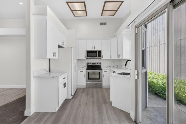 3041 Twin Creeks Ln, Rocklin, CA 95677