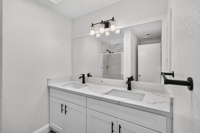 3041 Twin Creeks Ln, Rocklin, CA 95677