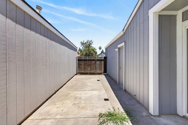 3041 Twin Creeks Ln, Rocklin, CA 95677