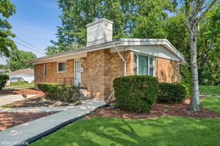 2151 NEWCASTLE Avenue, Westchester, IL 60154