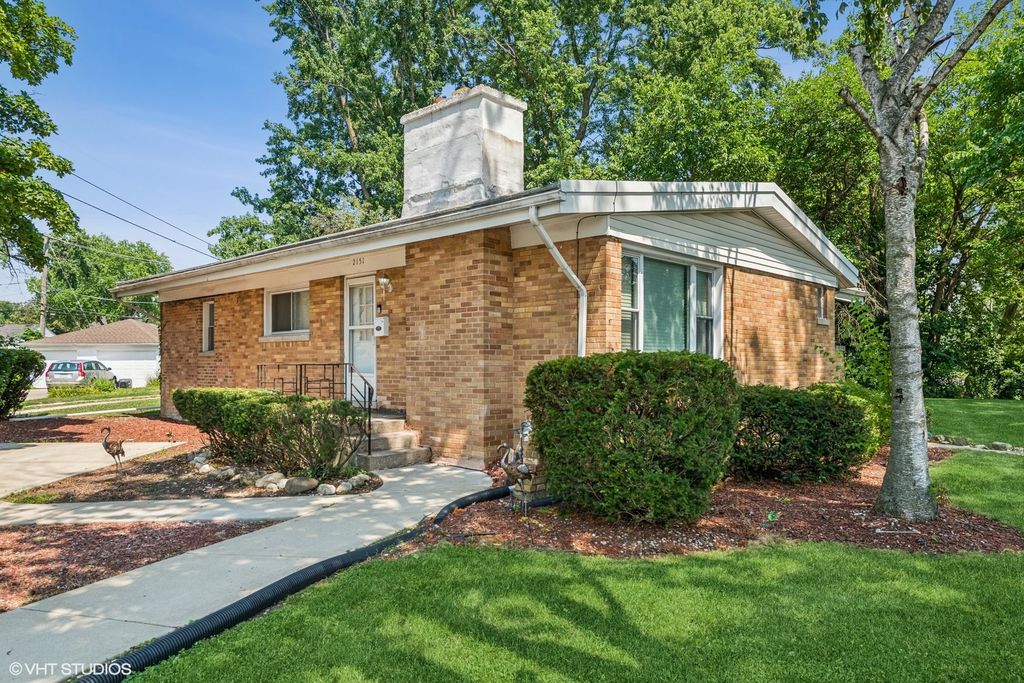2151 NEWCASTLE Avenue, Westchester, IL 60154