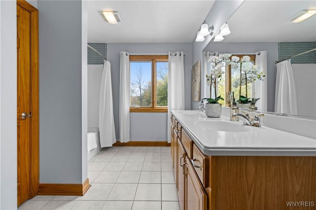 5815 Forest Creek Drive, Clarence, NY 14051