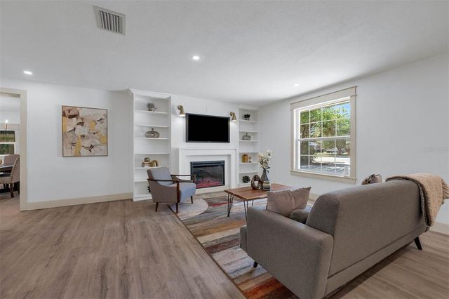 7813 DELPHIA STREET, Orlando, FL 32807