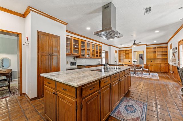 10 Wellington Lane, Conroe, TX 77304