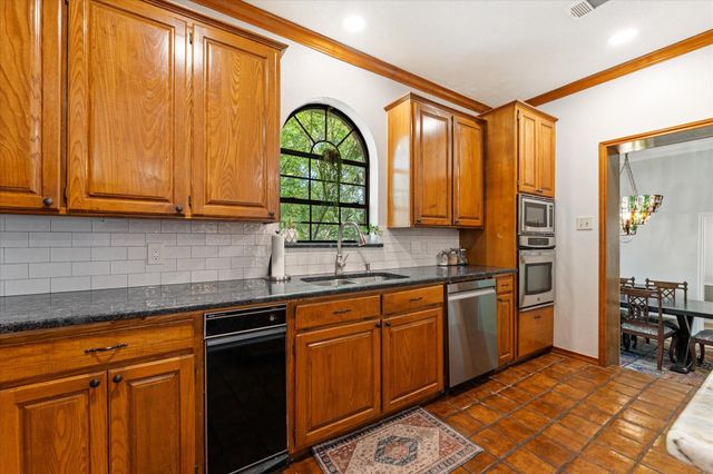 10 Wellington Lane, Conroe, TX 77304