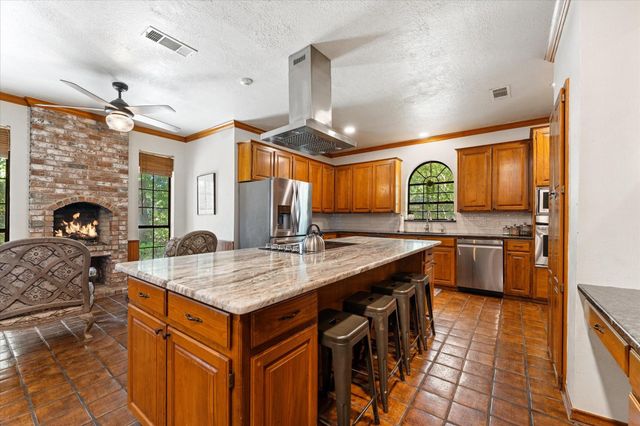 10 Wellington Lane, Conroe, TX 77304