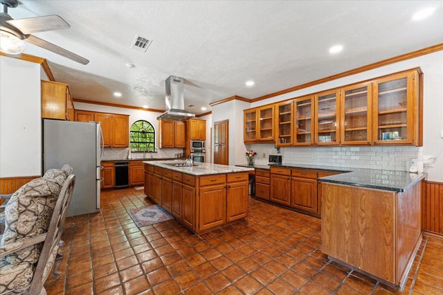 10 Wellington Lane, Conroe, TX 77304