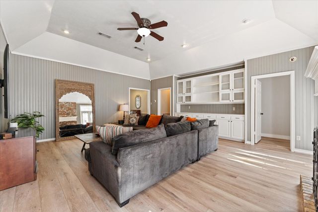 10 Wellington Lane, Conroe, TX 77304