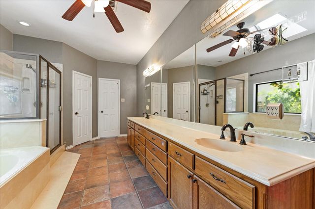 10 Wellington Lane, Conroe, TX 77304