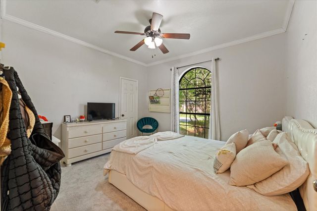 10 Wellington Lane, Conroe, TX 77304