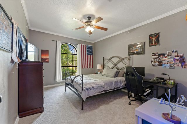 10 Wellington Lane, Conroe, TX 77304