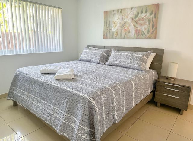 650 NE 15TH Street A - B, Fort Lauderdale, FL 33304