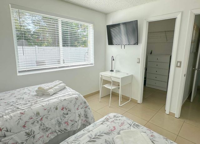 650 NE 15TH Street A - B, Fort Lauderdale, FL 33304