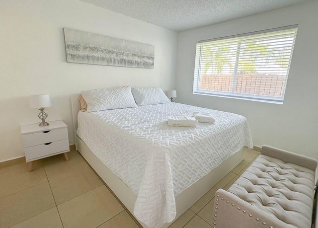 650 NE 15TH Street A - B, Fort Lauderdale, FL 33304