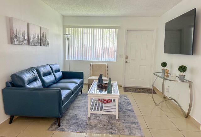650 NE 15TH Street A - B, Fort Lauderdale, FL 33304