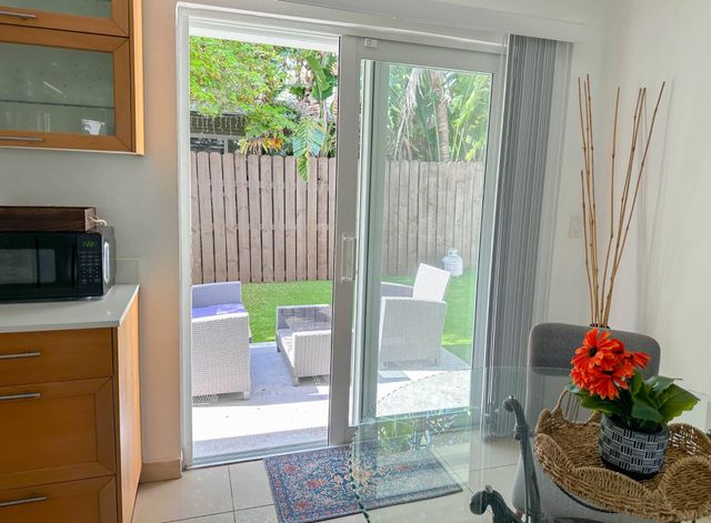 650 NE 15TH Street A - B, Fort Lauderdale, FL 33304