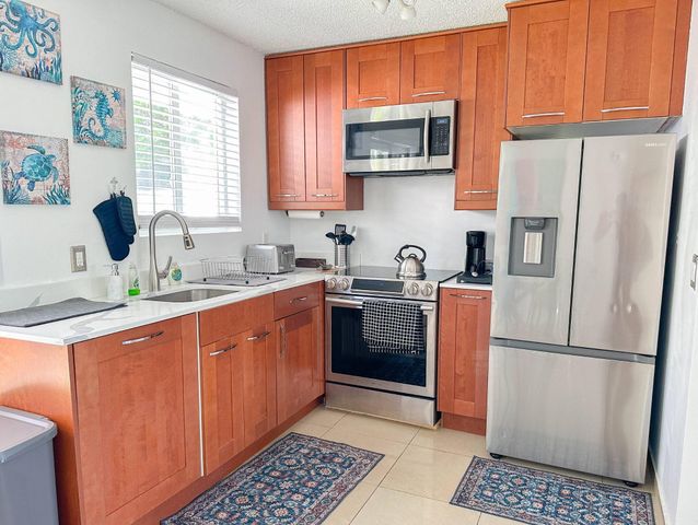 650 NE 15TH Street A - B, Fort Lauderdale, FL 33304