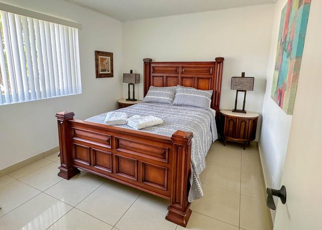 650 NE 15TH Street A - B, Fort Lauderdale, FL 33304